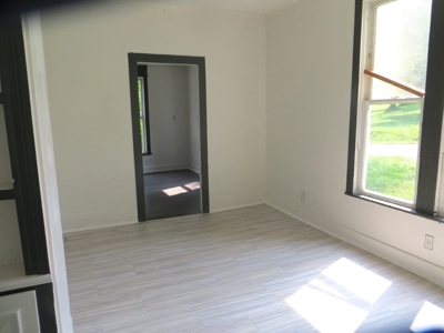 House in Town - image 3