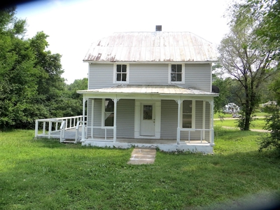 House in Town - image 2