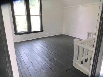 House in Town - image 7