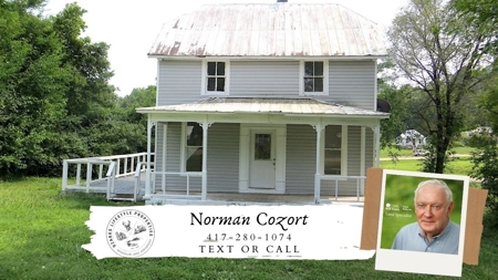 House in Town - image 1