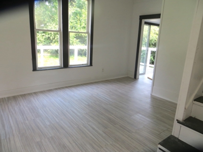 House in Town - image 4