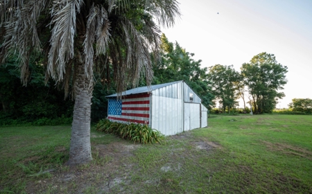 Stunning 3 story home on 25 acres in Chiefland, Florida - image 45