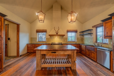 Colorado Mountain Luxury Home For Sale on 13 Acres - image 18