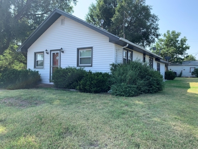 Home with RV Hook-Ups For Sale in Mullinville, Ks - image 17