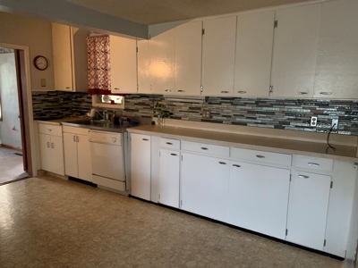 Home with RV Hook-Ups For Sale in Mullinville, Ks - image 7