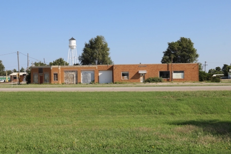 Commerical Building For Sale Mullinville, Ks - image 1