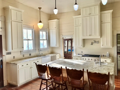 Historic,Victorian, Country Home on 34.33 Acres - image 3