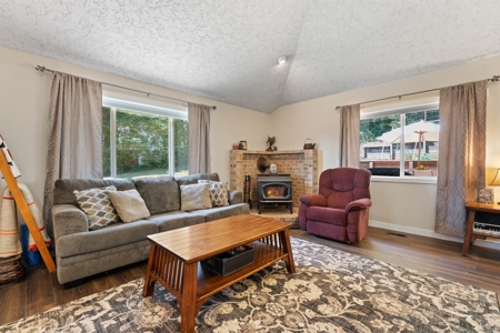 3 bed, 2 bath country home for sale in Brush Prairie, WA - image 6