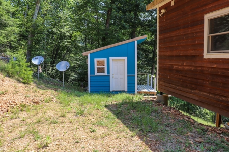 Mountain Home for Sale with Creek Frontage in Max Meadows VA - image 17
