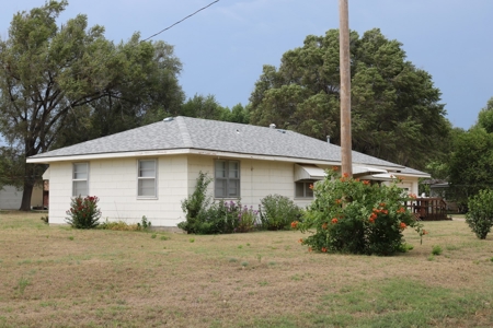 Home For Sale in Protection, Ks. - image 36