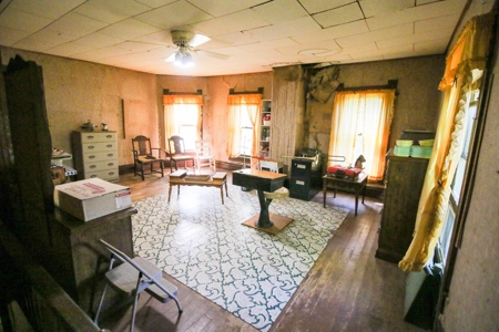 Online Auction * Edgerton, Missouri * Investment Home - image 24