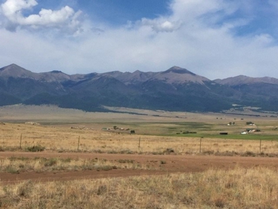 Mountain Property with Spectacular Views! - image 2