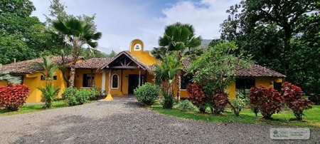 Mountain Community House For Sale In Altos Del Maria, Panama - image 9