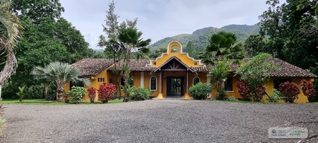 Mountain Community House For Sale In Altos Del Maria, Panama - image 12