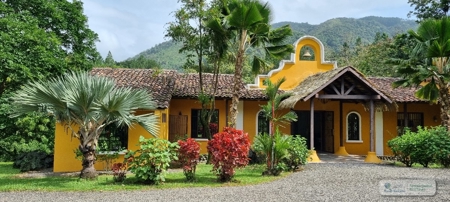 Mountain Community House For Sale In Altos Del Maria, Panama - image 7