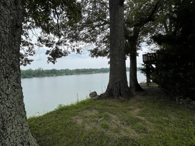 Tennesee River Front Home For Sale In Hardin County - image 36
