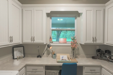 Lavish Living In Winding River Subdivision! - image 45