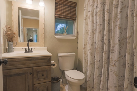 Lavish Living In Winding River Subdivision! - image 29