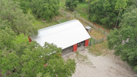 Lavish Living In Winding River Subdivision! - image 12
