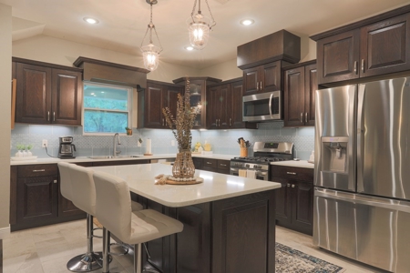 Lavish Living In Winding River Subdivision! - image 22