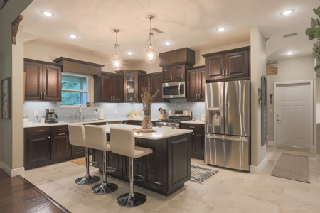 Lavish Living In Winding River Subdivision! - image 18