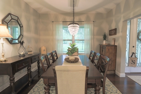 Lavish Living In Winding River Subdivision! - image 14