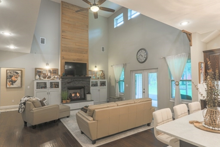 Lavish Living In Winding River Subdivision! - image 46