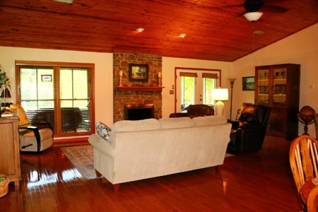 White River Front Home in the Ozark Mountains - image 9