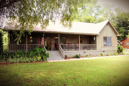 White River Front Home in the Ozark Mountains - image 1