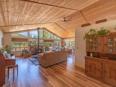 River Front Vacation Property - image 5
