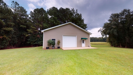 Country home with 44 acre, pool, pond and shop. - image 15