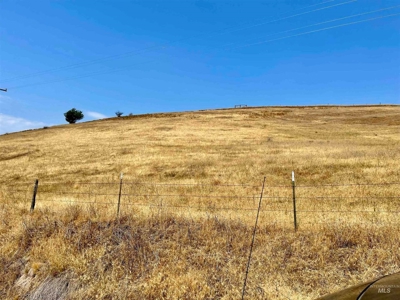 20 Acres with AMAZING views and ready for your animals - image 6