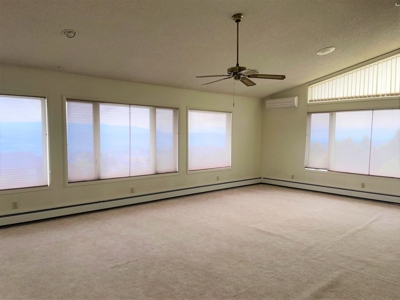 Large House in Butte, MT Mountain views - image 16
