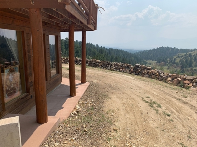Custom Real Log Home with Amazing Views! - image 9