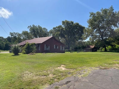 Historic Country Home  With Sunroom in Omaha, TX For Sale! - image 2
