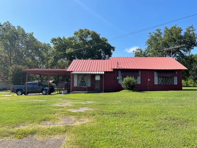Historic Country Home  With Sunroom in Omaha, TX For Sale! - image 1
