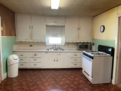 Historic Country Home  With Sunroom in Omaha, TX For Sale! - image 5