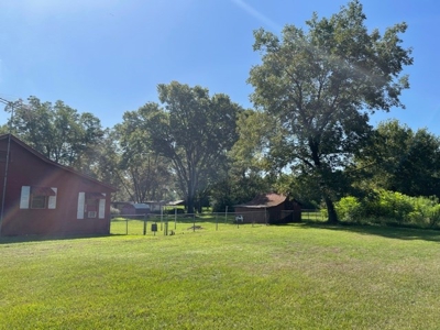 Historic Country Home  With Sunroom in Omaha, TX For Sale! - image 17