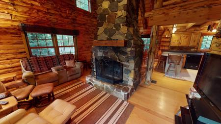 Lakefront Log Home for Sale - image 11