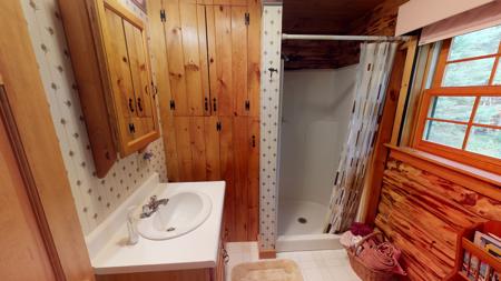 Lakefront Log Home for Sale - image 13