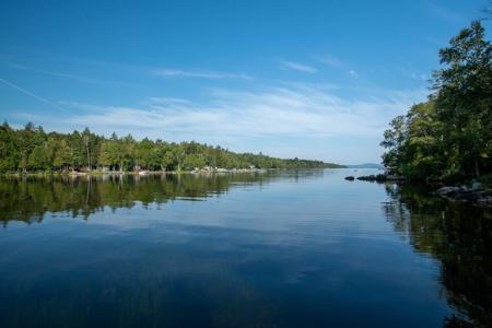 Lakefront Log Home for Sale - image 26