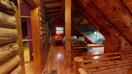 Lakefront Log Home for Sale - image 15