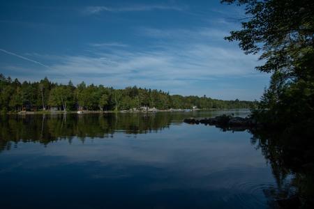 Lakefront Log Home for Sale - image 2