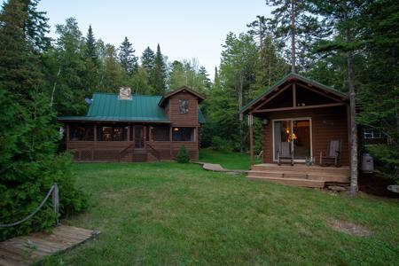 Lakefront Log Home for Sale - image 1