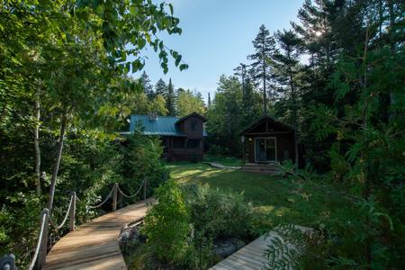 Lakefront Log Home for Sale - image 25