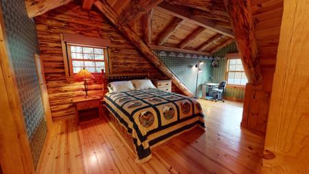 Lakefront Log Home for Sale - image 16