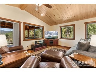 Beautiful Views From This Mountain Home - image 17