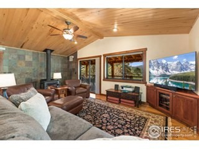 Beautiful Views From This Mountain Home - image 8