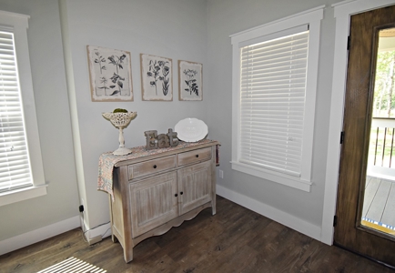 Tennessee River 4 bedroom 2 bath Home 10Ac $399,900 - image 11