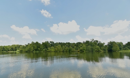 Tennessee River 4 bedroom 2 bath Home 10Ac $399,900 - image 3